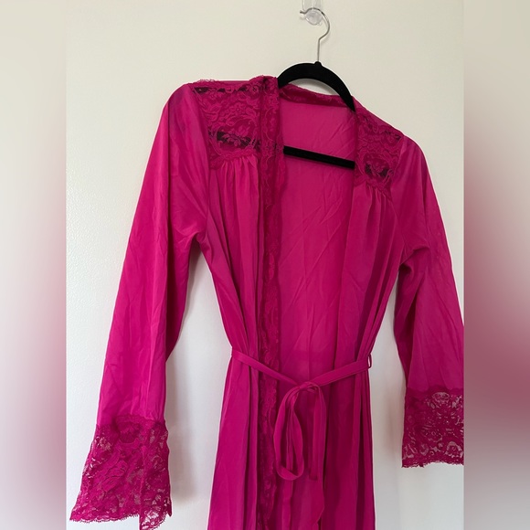 1980's Olga Peignoir Robe 🌸 - Picture 10 of 11